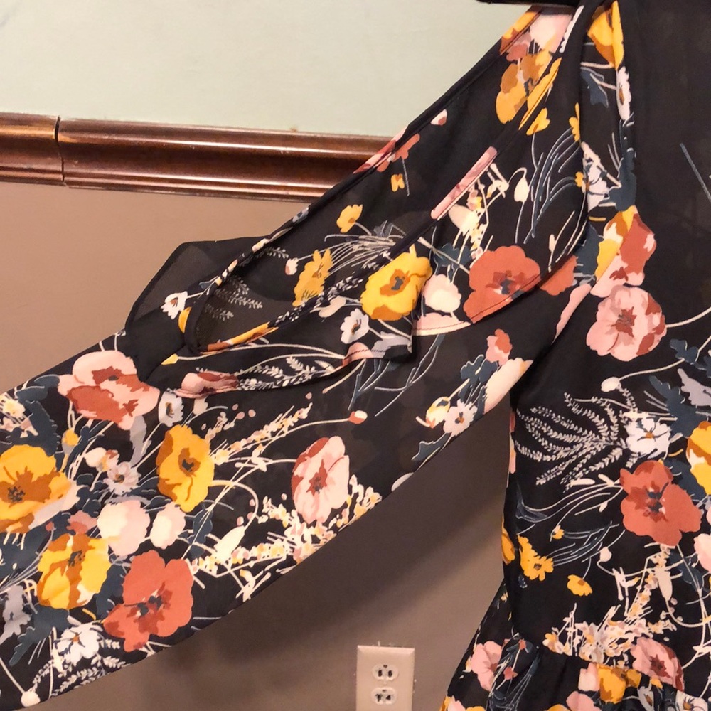 Top - Picture 2 of 6